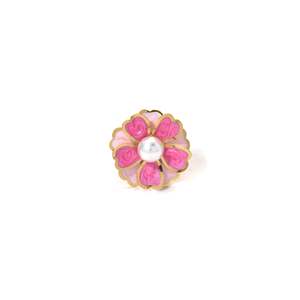 Anillo de Moda con Diseño de Flor Rosa, Centro de Perla, Chapado en Oro, Acero Inoxidable, Sostenible y Resistente - Product Image 1