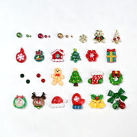 Kit de 24 compartiments de breloques de Noël mixtes pour ongles : perles décoratives en résine en forme de bonhomme en pain d'épices et clous en métal en forme de flocon de neige pour le nail art de Noël DIY