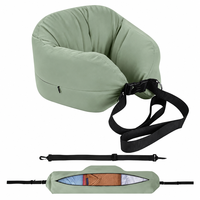 Oreiller de voyage personnalisable OEM en peluche douce en polyester, avec pochette et bandoulière pour dormir en avion
