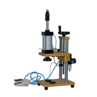 Hoog rendement semi-automatische parfumfles- en wijnflesafsluitmachine, spuitmond pers aluminium ringdop krimpmachine
