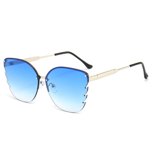 Women's Asymmetric Sunglasses UV400 PC Lens Fashionable <b>Large</b> <b>Frame</b> European Style Fishing Trip Outfits - Product Image 3