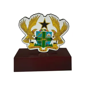 Emblema della repubblica del Ghana emblema nazionale di lusso elegante regalo trofeo da tavolo decorativo in metallo con supporto in legno