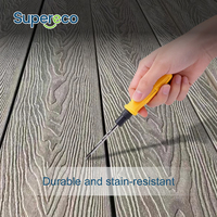 Plancher composite WPC moderne pour extérieur, antidérapant et imperméable, adapté aux jardins et aux piscines