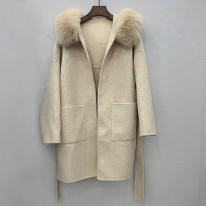 Pelliccia di Cashmere realizzata in vera lana con collo in pelliccia di volpe - Product Image 1
