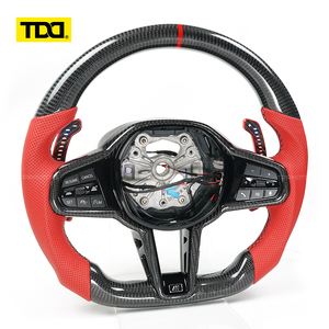 Volant sport en fibre de carbone TDD compatible avec BMW CS, cuir perforé rouge avec marque centrale rouge - Product Image 2