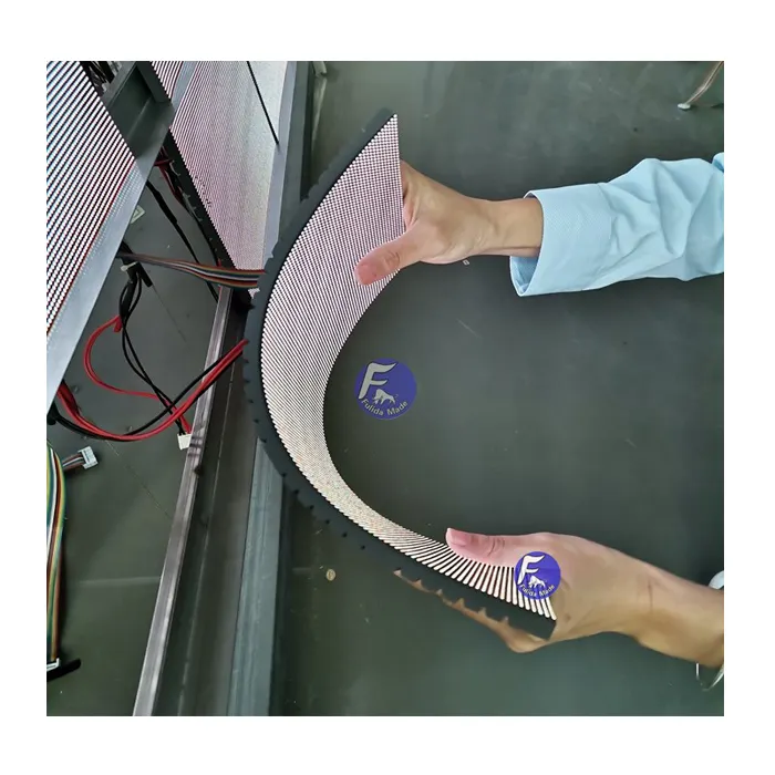 Panneau led flexible, nouveau produit de haute qualité GOB anti-collision affichage Led Flexible P2.5 publicité intérieure écran d'affichage Led