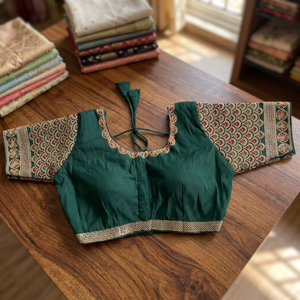 Blouses de créateurs traditionnels indiens pakistanais confortables Vintage élégant prêt à porter avec broderie à manches lourdes Readymade - Product Image 3