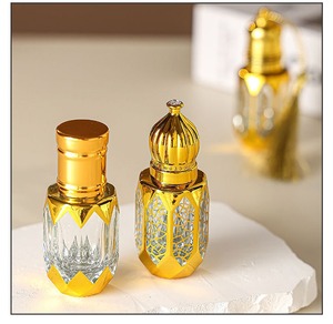 Großhandel Luxus 6ml Dubai Arabisch Stil Glas ätherisches Öl Parfüm Parfum Oud Attar Öl Roller Tola Flaschen mit Pagode Kappe - Product Image 2
