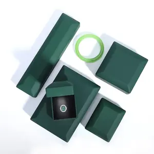 GR kundendefinierte grüne schmuckschatulle dunkelgrün ring armband grün anhänger halskette set schmuckverpackung geschenk aufbewahrungsbox mit logo