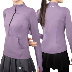 Camisa de entrenamiento de secado rápido transpirable con agujeros para los pulgares y secado rápido hecha para tenis y niñas activas - Product Image 4