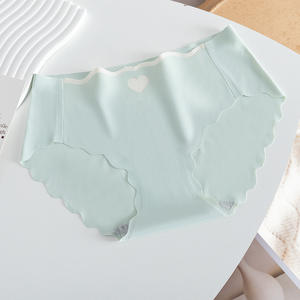 Lichtgewicht Zoete Naadloze Liefde Ijs Zijde Ondergoed Comfortabel Ademend Mid-Rise Vrouwen Driehoek Slipje - Product Image 6