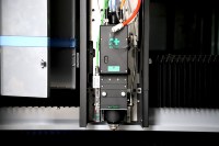 Máquina de Corte Láser de Fibra BEKE Anti-Polvo, Totalmente Cerrada, 4020-6KW, Programable, CNC de 3 Ejes para Chapa Metálica y Tubos