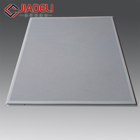 Dalles de plafond acoustiques modernes perforées en alliage d'aluminium 600x600, étanches et insonorisantes