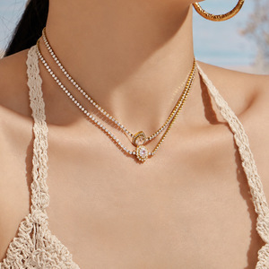 Collier pendentif plaqué or 18 carats pour femme avec pierres rondes en zircon cubique, chaîne en boîte, style classique, à porter au quotidien - Product Image 1