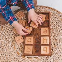 Scrabble en bois pour tout-petits Criss-Crosswords Alphabet Puzzle Spelling Board avec des tuiles de mots