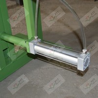 Machine hydraulique certifiée CE pour l'emboîtement, le pressage et l'emballage de pneus de voiture usagés, équipement pour l'exportation de pneus de voiture usagés