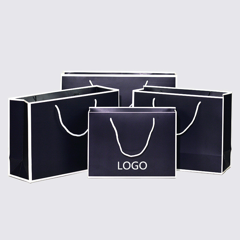 Матовый черный бумажный пакет с напечатанным логотипом на заказ