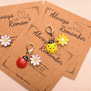 Llavero de Moda 2025 de Daisy <span class=keywords><strong>Miraculous</strong></span> <span class=keywords><strong>Ladybug</strong></span> con Tarjeta Always Remember, Colgantes de <span class=keywords><strong>Ladybug</strong></span> y Daisy, Accesorios para Bolsos - Product Image 2