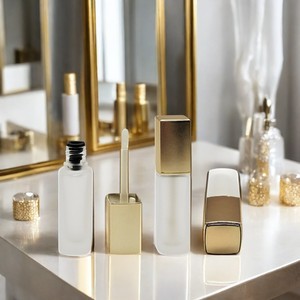 Tubes de rouge à lèvres et de baume à lèvres avec logo personnalisé, emballages cosmétiques vides en plastique et en métal - Product Image 5