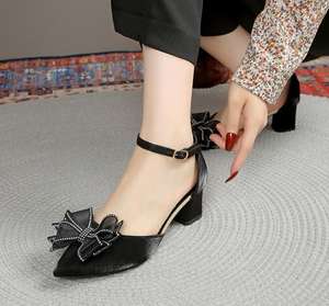 Nouvelles sandales de mariée à talons hauts, à bout pointu, à bride droite ajourée, avec nœud en strass, confortables pour les pieds - Product Image 3