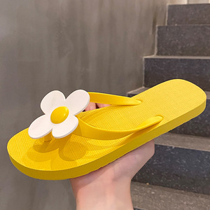 Nouvelles tongs pour femmes en PVC imperméable antidérapant pour l'été avec des motifs de soleil et de fleurs - Product Image 1