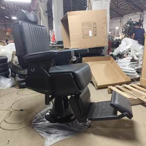 Chaise de Coiffure Professionnelle de Luxe Noir et Or Vintage avec Pompe Hydraulique Robuste et Inclinable – Offre Spéciale - Product Image 4