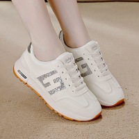 Baskets coréennes en cuir blanc grande taille pour femmes, chaussures de course plates antidérapantes décontractées pour le printemps et l'automne, chaussures de tous les jours