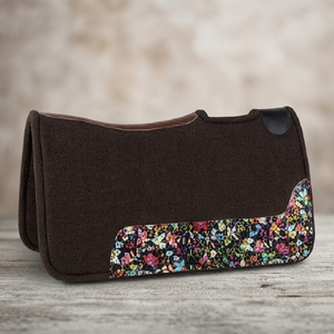Tapis de selle en cuir de vachette marron pour l'équitation western avec doublure en polaire, extérieur en coton, design profilé et bordure florale colorée - Product Image 1