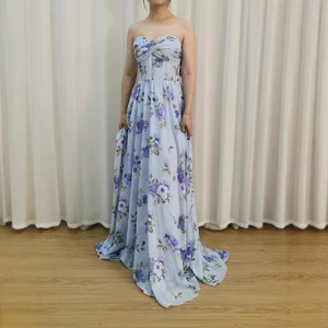Robe longue de plage à imprimé floral printanier, taille naturelle, col carré, devant torsadé - Product Image 2