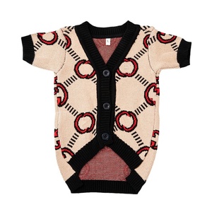 Popüler Tasarımcı Markalı Lüks Köpek Kıyafetleri, Özel Tasarım Evcil Hayvan Süveterleri, Köpek Giysileri Satıyor - Product Image 1