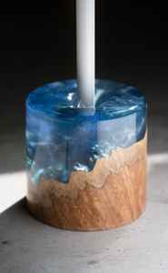 โซลูชันการจัดเก็บบนโต๊ะทำงานสุดสร้างสรรค์ด้วยงานเรซิ่นและที่ใส่ปากกาไม้ ผสมผสานงานศิลปะเรซิ่นสมัยใหม่กับไม้เนื้อแข็ง - Product Image 5