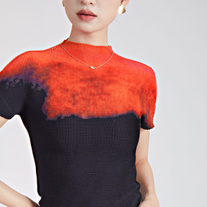 Dégradé décontracté femmes coupe ajustée à manches courtes T-Shirt plissé de haute qualité impression par transfert de chaleur écologique 100% Polyester - Product Image 2