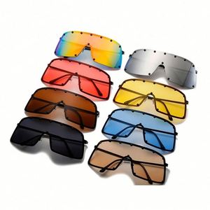 Gafas de Sol Punk Vintage 2021 con Remaches para Hombre y Mujer, Lentes de Una Pieza con Protección UV400, Forma de Escudo - Product Image 4