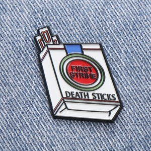 Pin Esmaltado de Star Wars con Diseño de Cigarrillos 'Death Sticks', Broche Divertido de Ciencia Ficción 'First Strike' - Product Image 1