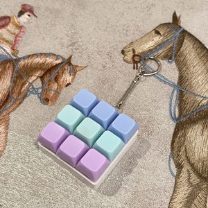 Jouet porte-clés transfrontalier en plastique pour le soulagement du stress, avec bouton de pression, simulateur de clavier <span class=keywords><strong>Tetris</strong></span> et fonction de pincement des doigts, pour l'entraînement de la coordination œil-main - Product Image 2