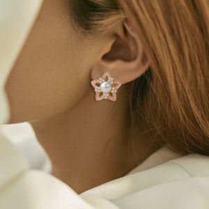 Dulce elegante aleación chapado en oro estrella Stud pendientes Rosa esmalte <span class=keywords><strong>perla</strong></span> diamantes <span class=keywords><strong>de</strong></span> imitación diario Casual pendientes para mujeres jóvenes - Product Image 6