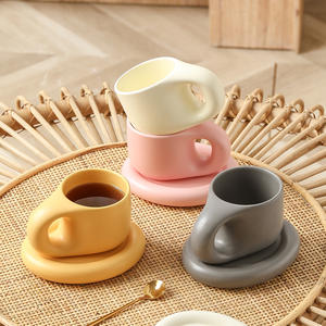Jolies tasses à café modernes et écologiques de 400 ml en céramique, vente en gros, tasses à eau créatives pour filles, tasses à thé avec soucoupe pour les fêtes - Product Image 3