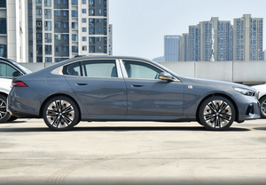 B-m-w 2024 Modelo 530Li Premium M Paquete deportivo Coche usado - Product Image 2