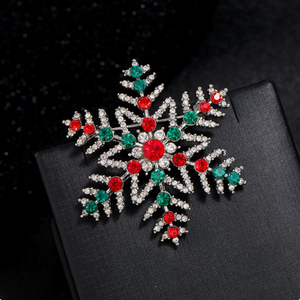 Badges de Noël en alliage massif résistant aux chocs, épingles décoratives créatives en forme de flocon de neige, vente en gros pour commandes importantes - Product Image 1