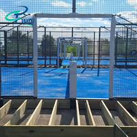 Plateforme de padel flottante modulaire en acier surélevée avec système de piétement réglable en hauteur