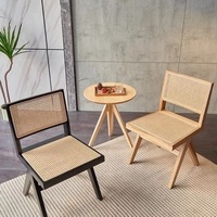 Chaise de salle à manger en bois massif de style japonais traditionnel avec dossier et accoudoirs décontractés, idéale pour restaurant Wabi-sabi