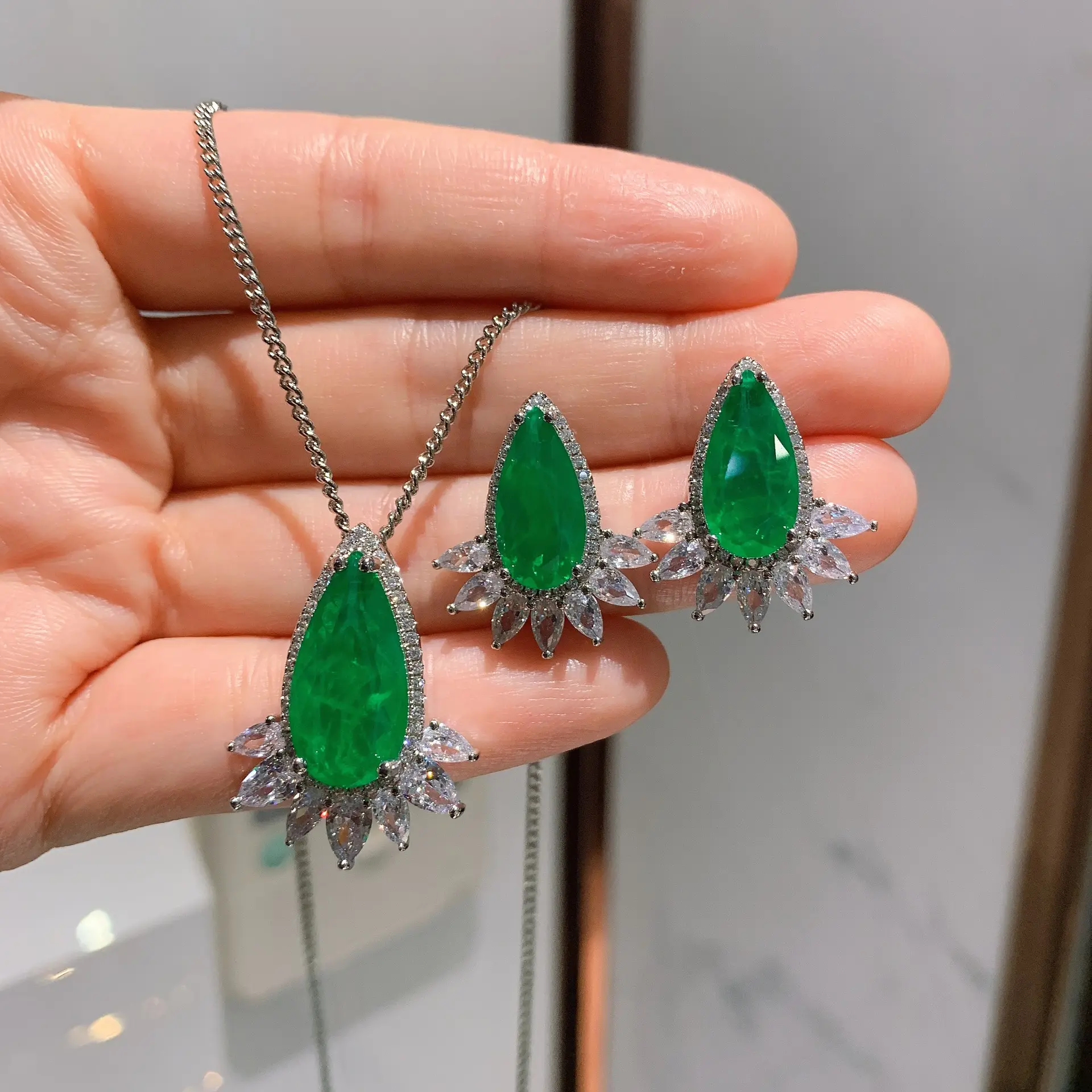 ainty Green Sky Blue Emerald Zircon Jewelry Sets Necklace Chain With Pendant Vintage Drop Earrings Women Wedding Anniversary