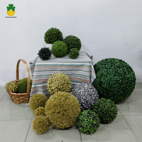Bola Rumput Simulasi Tanaman Dekorasi Langit-langit Hotel Pusat Perbelanjaan Bunga Plastik Tanaman Hijau Bola Bunga Eucalyptus Milan