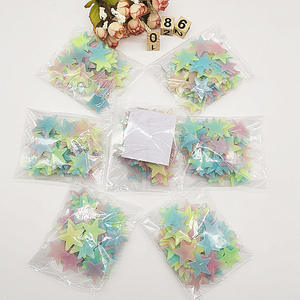 100 pièces 3CM 3D Étoiles Lueur Dans Le Noir Autocollants Muraux Fluorescents Lumineux Stickers Muraux Pour Enfants <span class=keywords><strong>Chambre</strong></span> <span class=keywords><strong>Plafond</strong></span> Décor À La Maison - Product Image 4