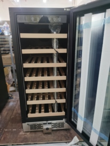 Enfriador de vino empotrado para interiores y exteriores ne-402-8, de una sola zona, con puerta de vidrio, pantalla digital, para 33 botellas. - Product Image 3