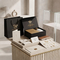 Boîte rigide magnétique noire personnalisable avec logo, conteneur haut de gamme avec intérieur doré pour la présentation de kits de parfum PR