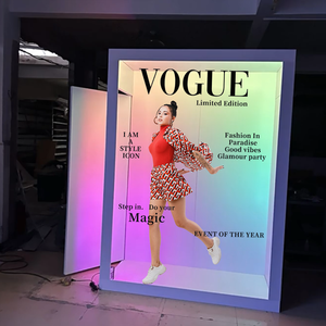 Boîte photomaton <span class=keywords><strong>METO</strong></span> de style magazine pour événements d'entreprise - Personnalisation professionnelle de la toile de fond avec cadre en PVC facile à installer - Product Image 6
