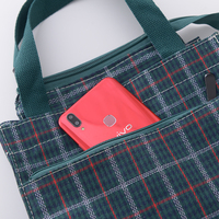 Sac fourre-tout moyen à carreaux OEM ODM en tissu imperméable avec doublure TC, taille personnalisée pour les trajets quotidiens, le déjeuner et l'usage quotidien