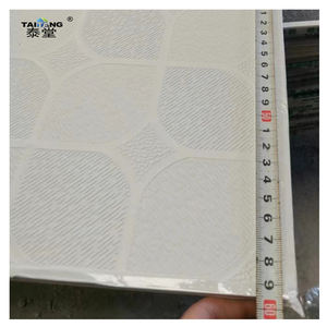 Tablero de yeso Pvc frente a casa ignífuga Techo de yeso simple Diseños dorados Azulejos de techo de Pvc decorativos Vinilo <span class=keywords><strong>Plafon</strong></span> - Product Image 1