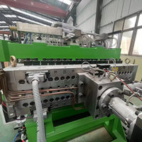 Ligne de production d'extrudeuses de plaques de coffrage en plastique alvéolaire PP PE/HDPE à vis simple pour plaques (largeur 1220 mm)